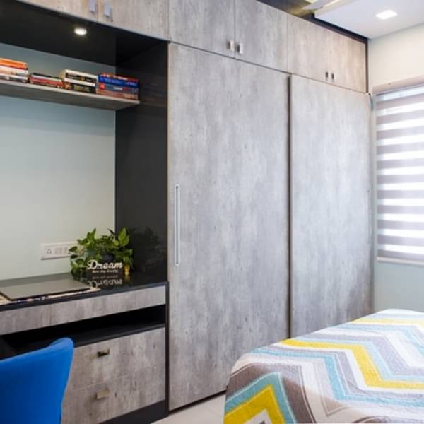 wardrobe 4167975 640